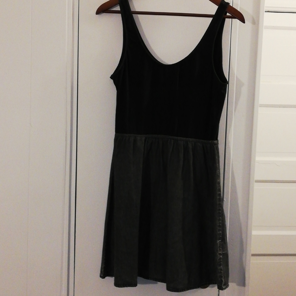 Dress - Picture 5 of 5